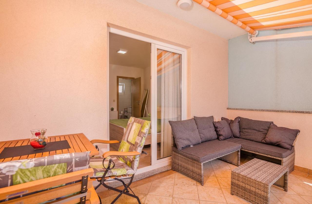 Apartment Stella Di Mare Крк Экстерьер фото